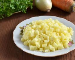 Tavuk peynir çorbası yapmak için basit bir tarif