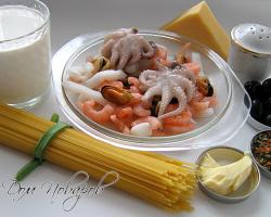Kremalı soslu deniz ürünleri ile makarna