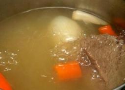 Sup kentang daging: seluruh rasanya terletak pada kesederhanaannya