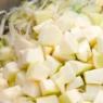 Видео рецепта: Зеленчукова яхния от тиквички, картофи и зеле Как се задушават тиквички със зеле и картофи