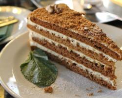 Hızlı ballı kek - zahmetsizce en hassas ve lezzetli kek