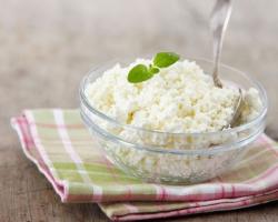 Dietary cottage cheese casseroles